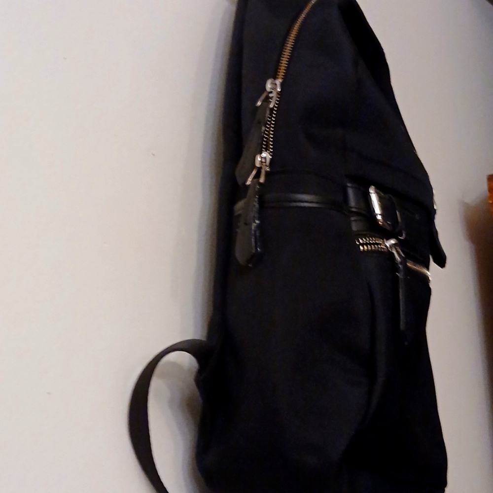 Backpack - Picture 6 of 9